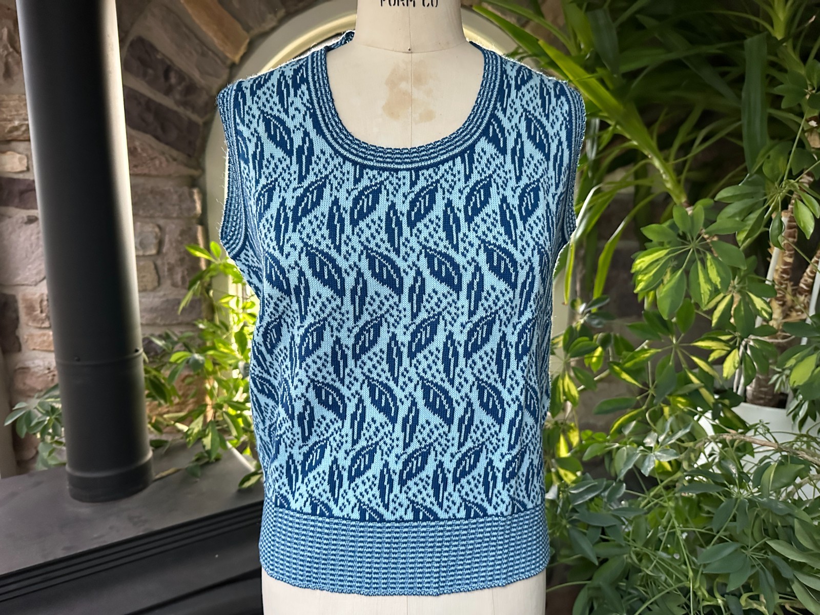 Vintage 1970s 2 Tone Blue Scoop Neck Sweater Knit Vest Sweater Bee Banff