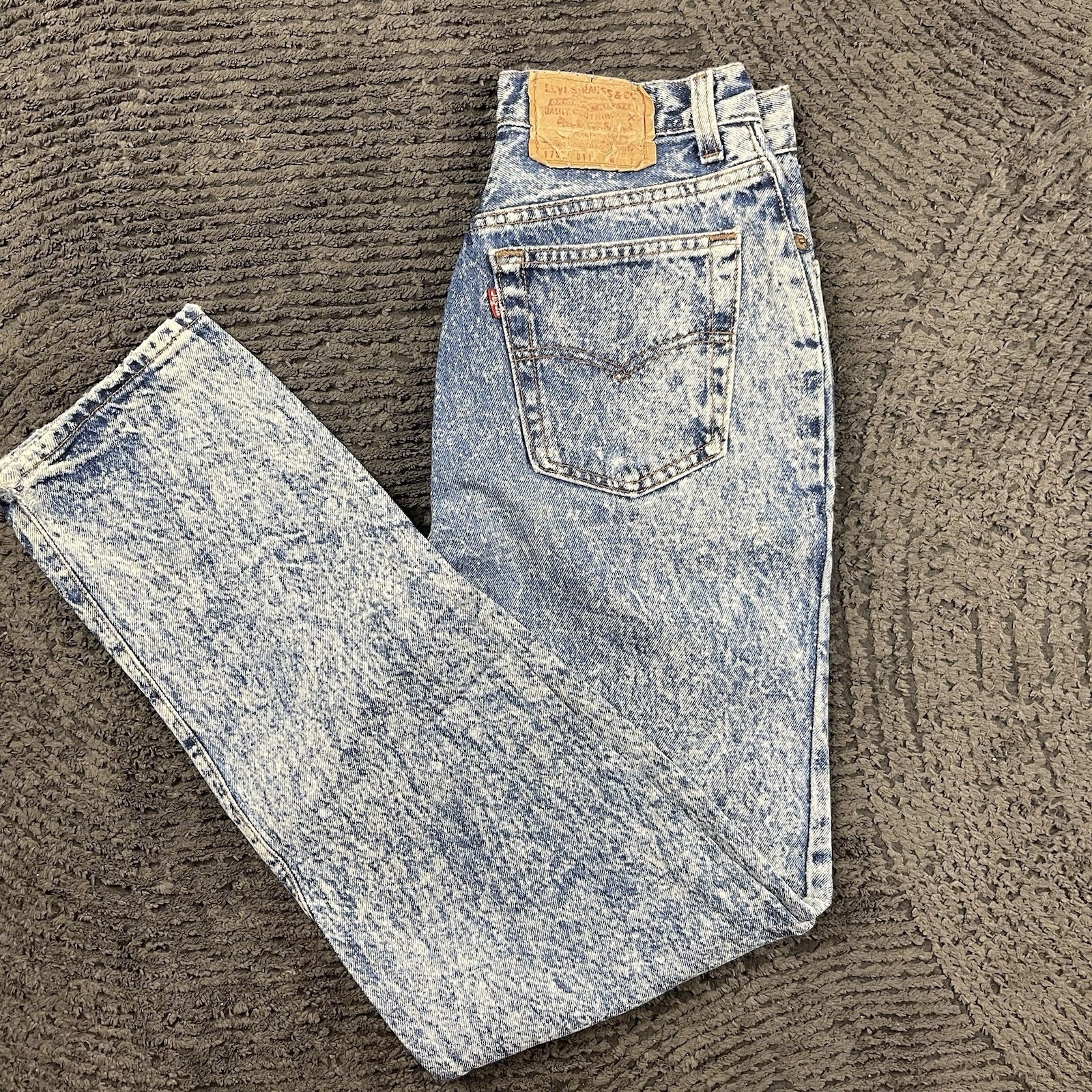 Vintage Levi’s 501 Women’s 24×30 Jeans USA Made Acid Wash High Waisted 90s