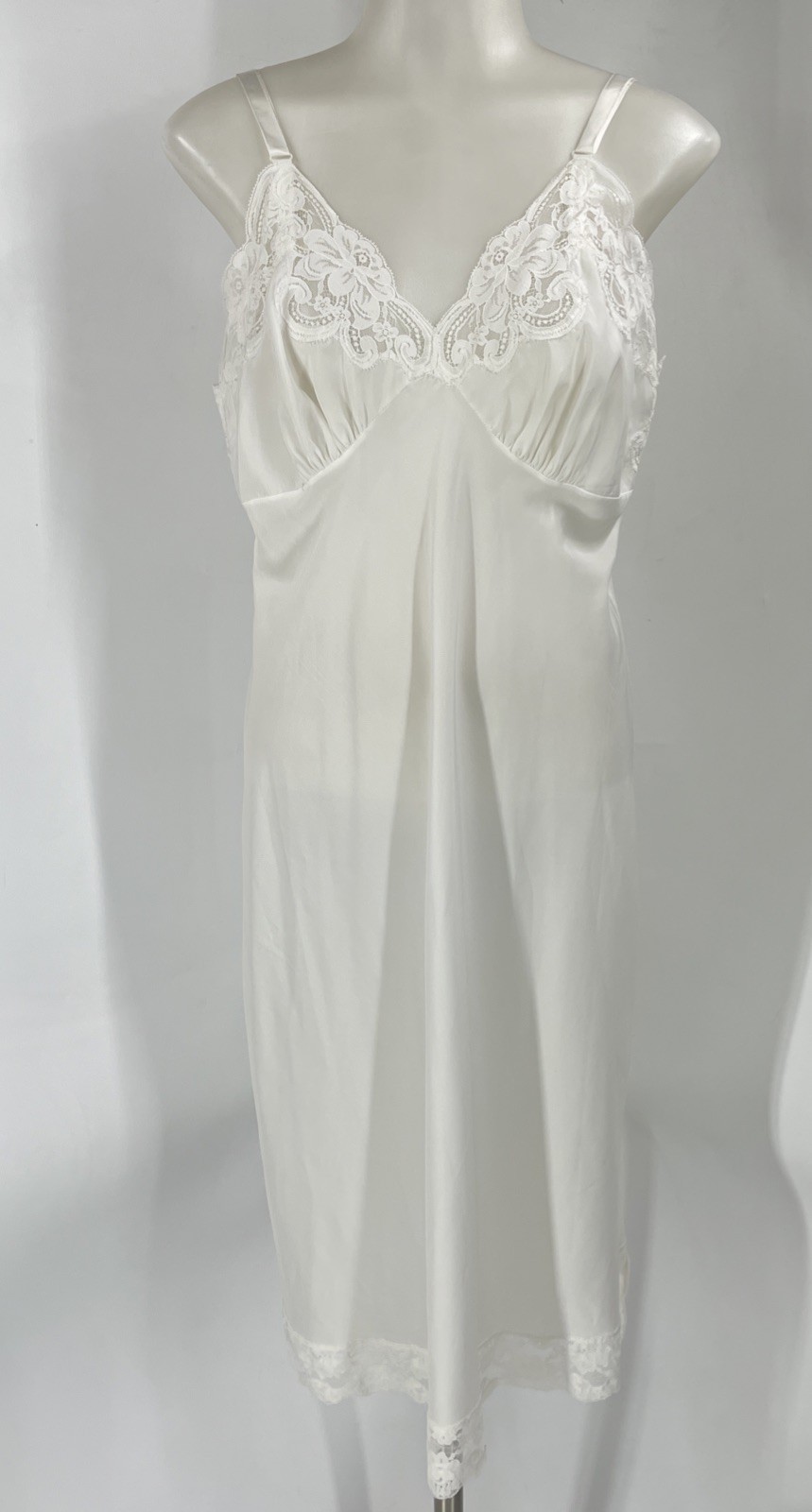 Vintage Lady Lynne Nylon Blend Lace Slip Dress Chemise Scallop Lace White