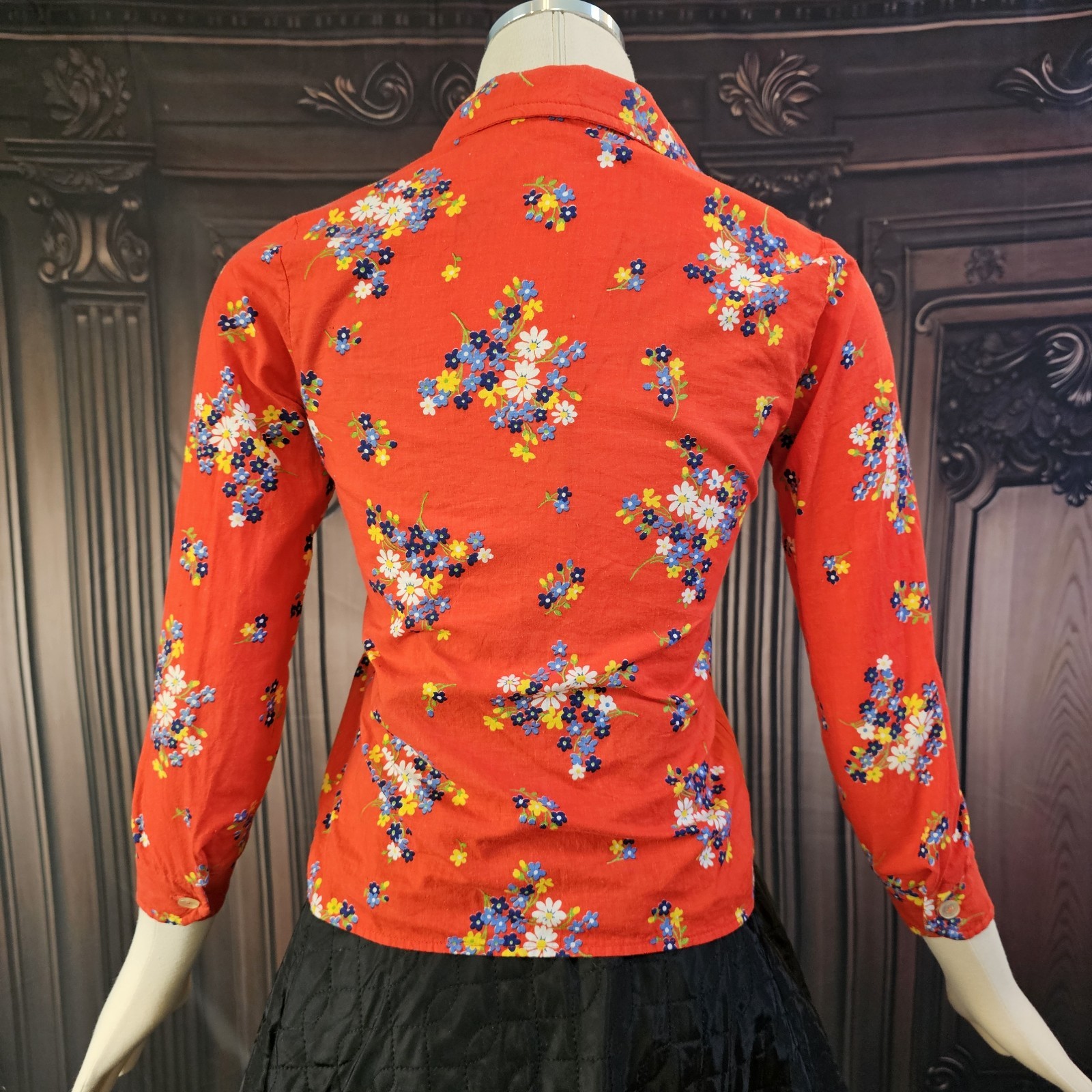 Vintage 1970s Blouse Top Shirt Red Floral Pointed Collar Half Sleeve Retro Pinup