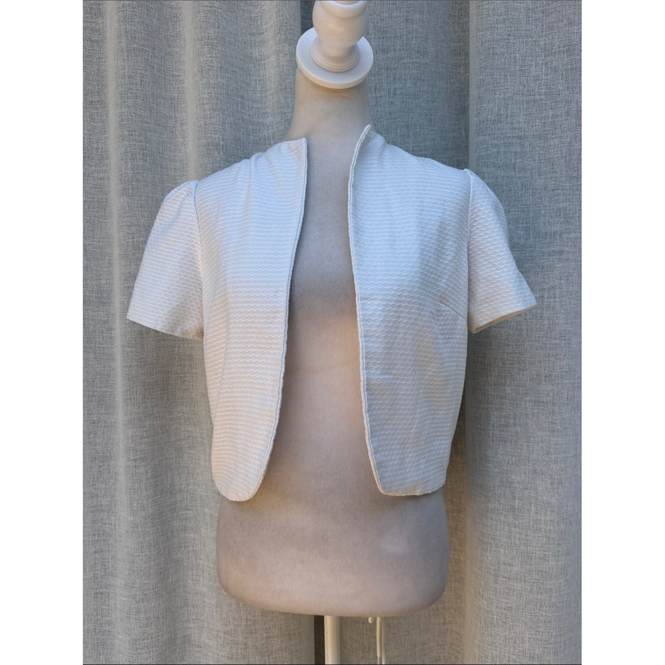1970’s Lily Pulitzer white textured knit cropped cardigan jacket
