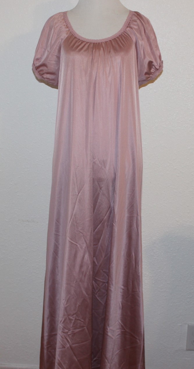 Petite Women’s Vintage VANITY FAIR Mauve Pink 2pc Robe & Gown Set Size P