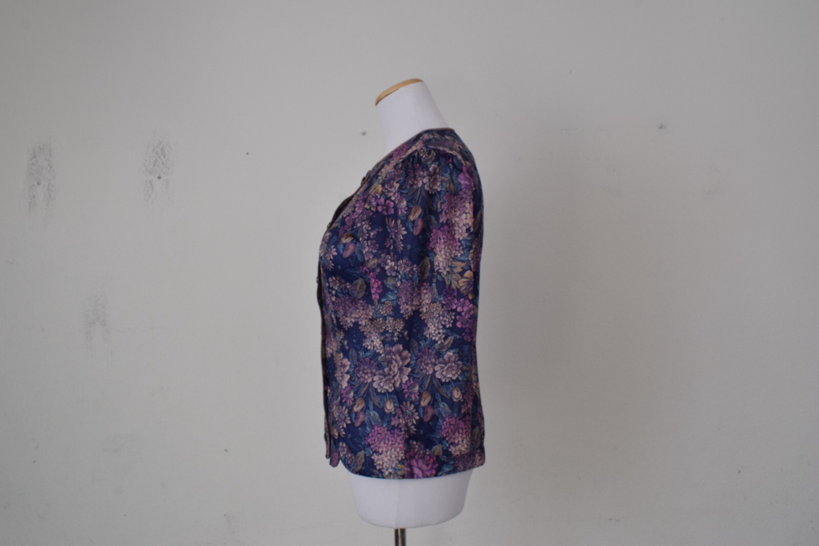 Vintage 80s Polyester Whirlaway Floral Print 3/4 Sleeve Button-up Blouse size 6P