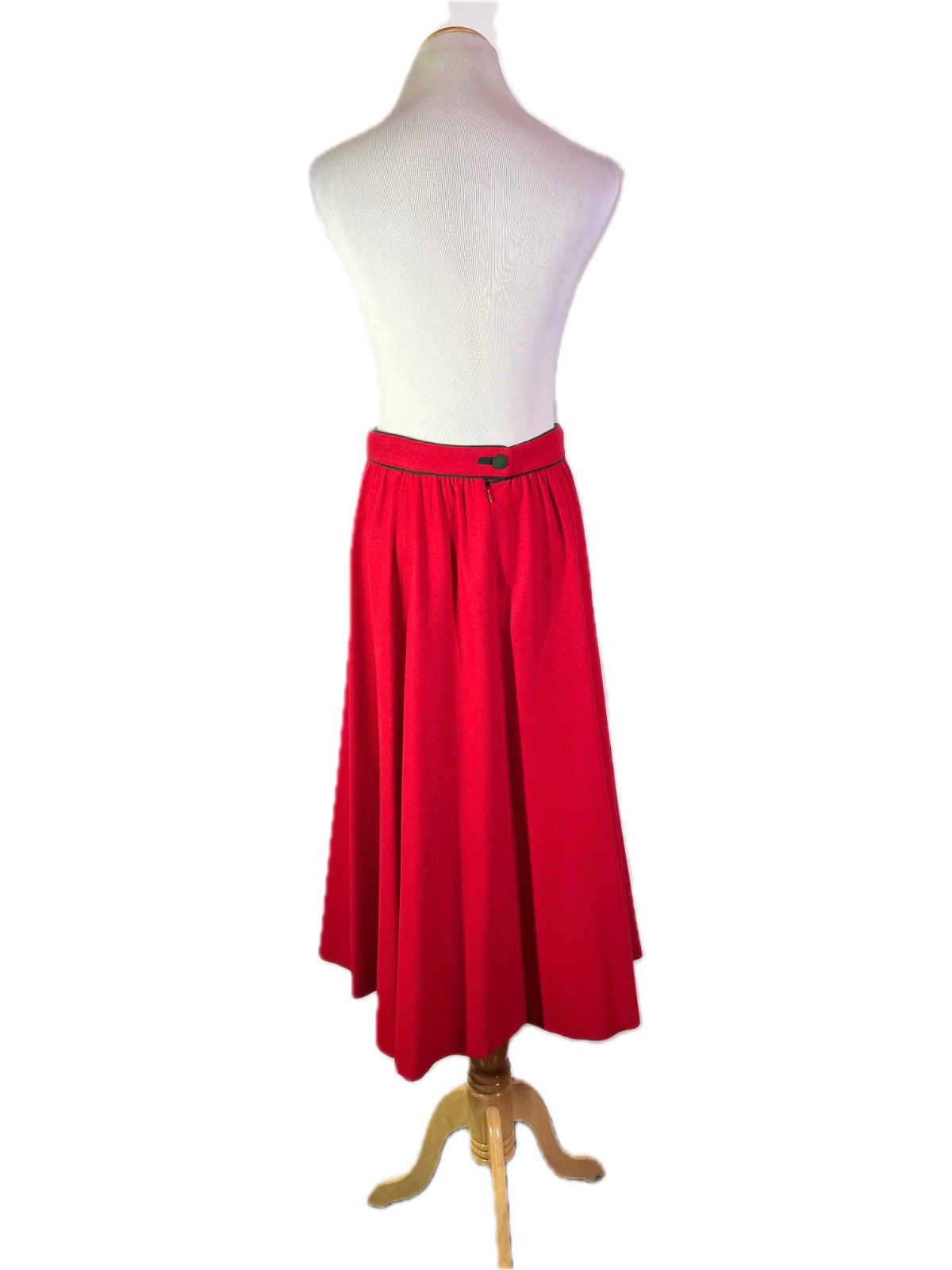 Admont Size 38 Red Felt Wool Trachten Skirt Green Embroidery