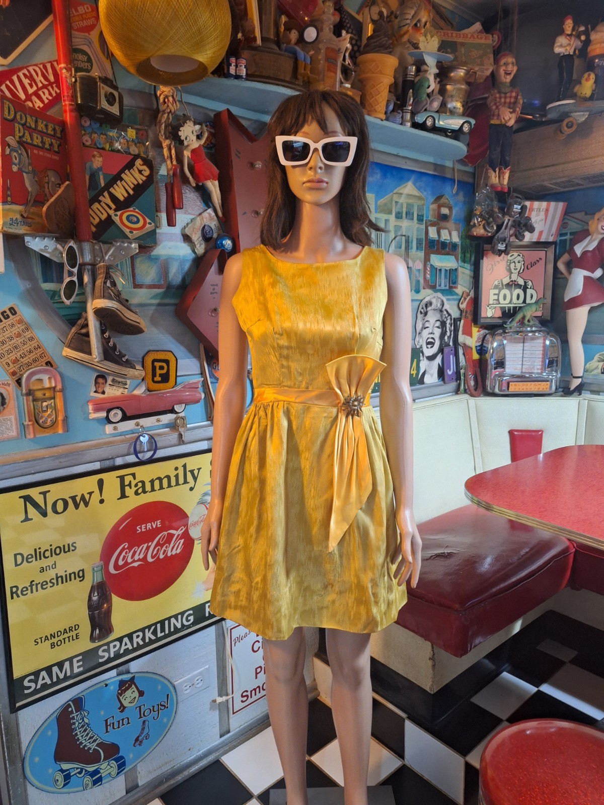 True VTG Mid-century MOD 1960s Cocktail Party Dress Mini S/XS Yellow Gold MCM
