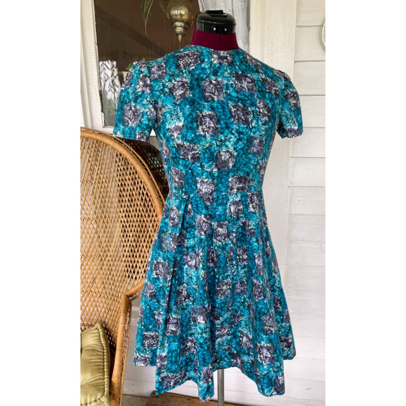 Vintage 1950s Polished Cotton Floral Pleated Shortsleeve Dress Small