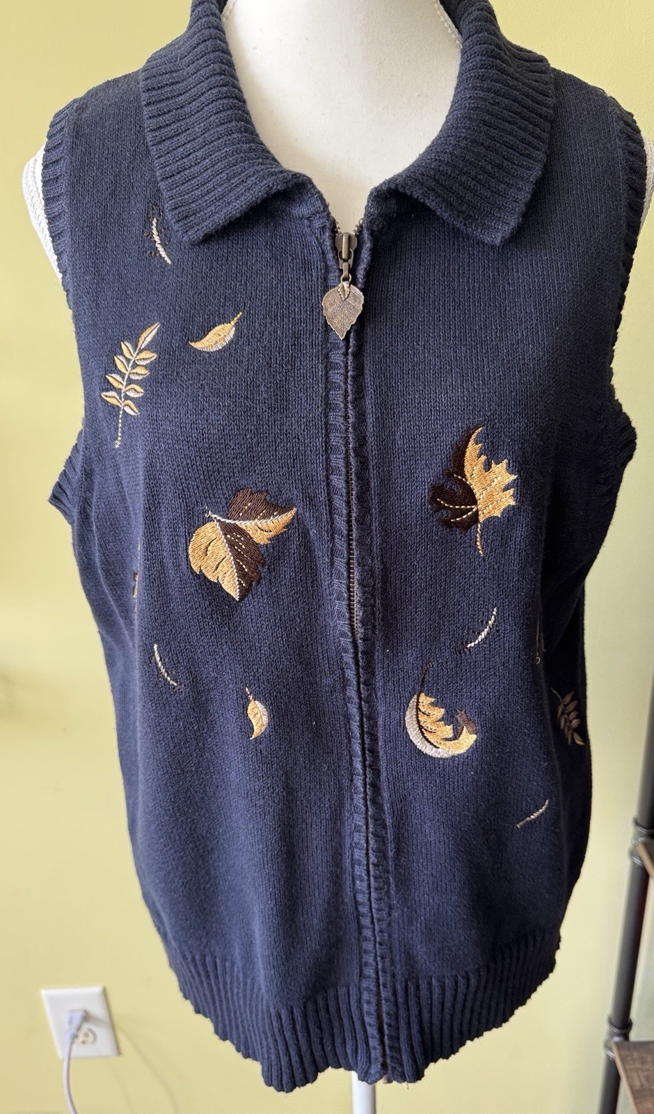 C.J. Banks Leaf Embroidered Zip Vest Blue Nature Cottagecore Size X Cotton Ramie