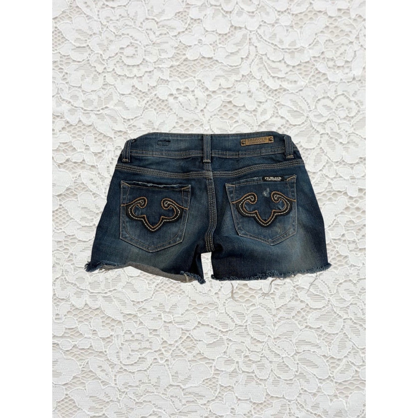 vintage low rise dark wash denim mini shorts with cute butt pockets