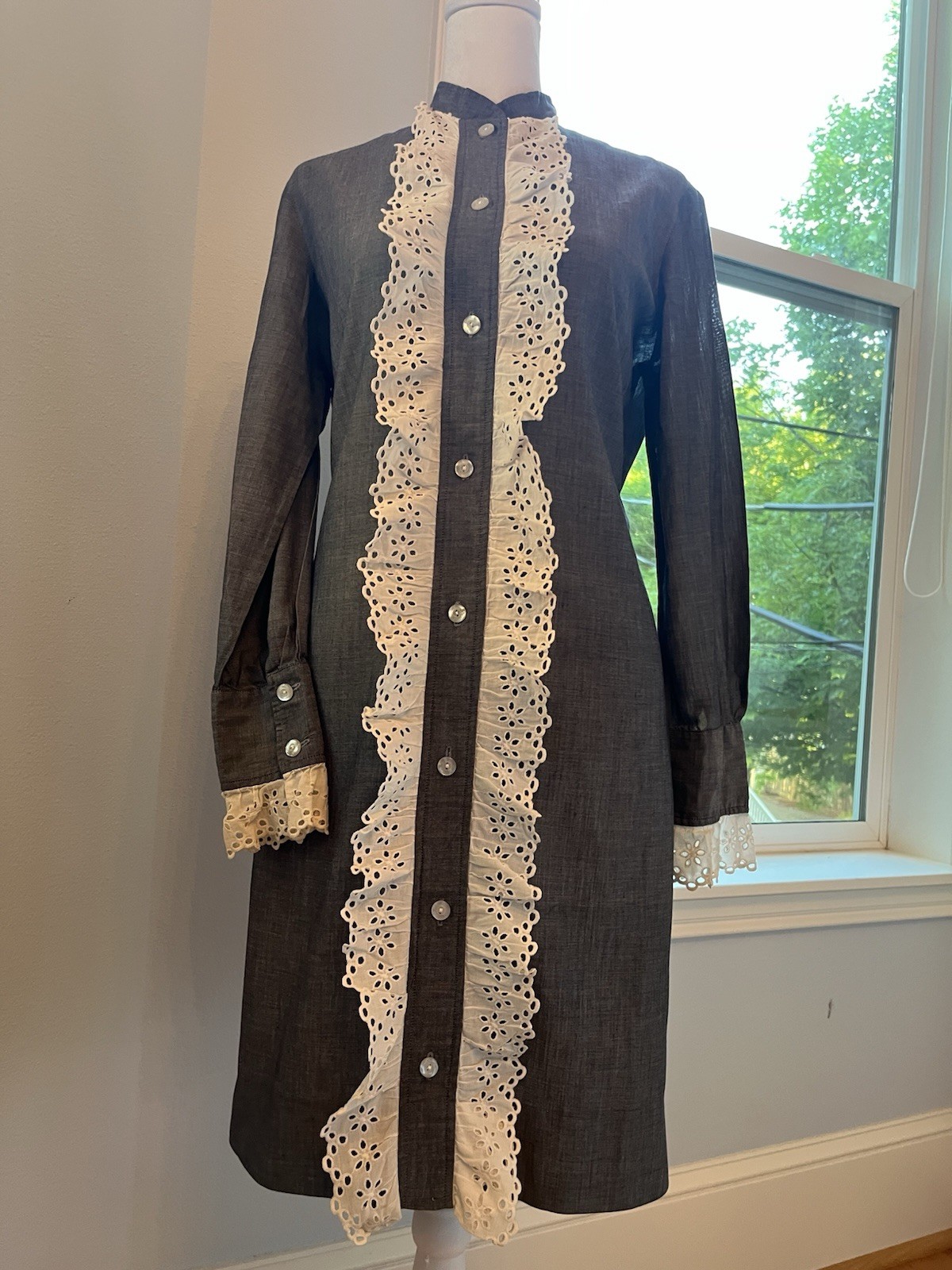 Vintage Shirt Dress Dandy Lace Ruffle Tuxedo Eyelet 60’s Chic S 4 Gray White