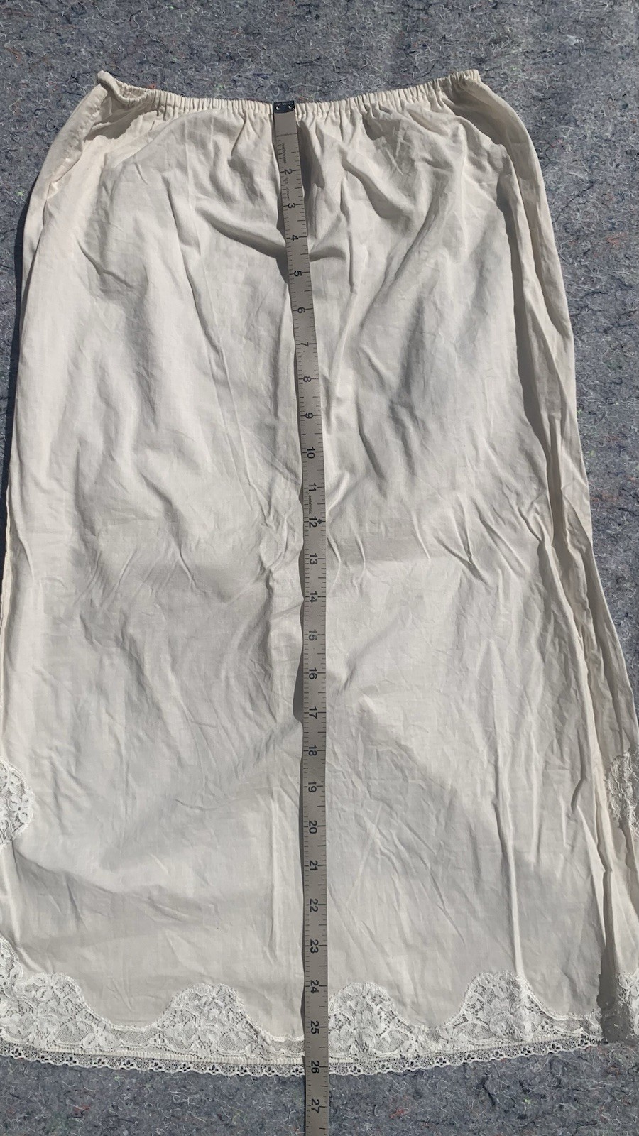 Adorable vintage 70s does Edwardian cream cotton casual skirt w/ lace trim