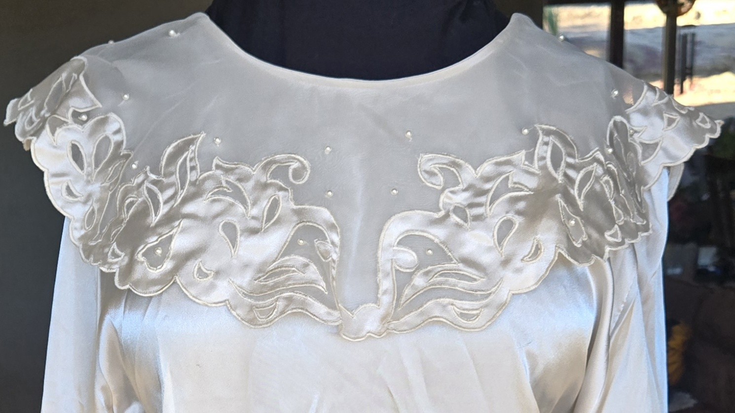 1980s LAURA AND JAYNE Poly Blouse Victorian Lace Embroidered Pearl Collar Sz 16