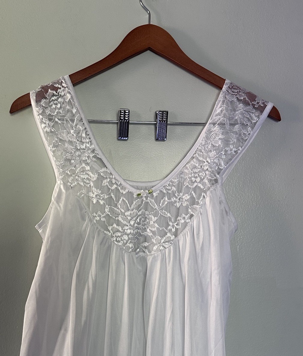Koret White Nylon and Lace Nightgown Bridal Boudoir Romantic Vintage Medium USA