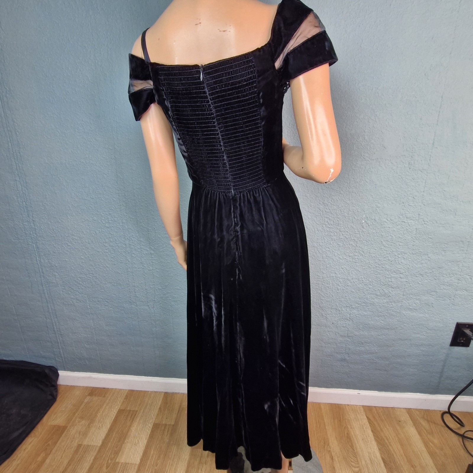 Vintage 90s Y2K Victoria’s Secret Moda Intl Black Velvet Gown Illusion 8/S