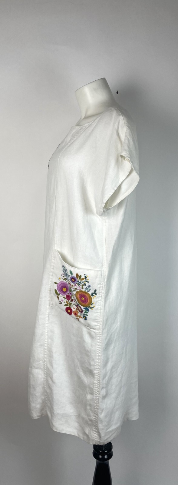 VTG 1990’s White Embroidered Floral Loose-Fit Dress Size XL