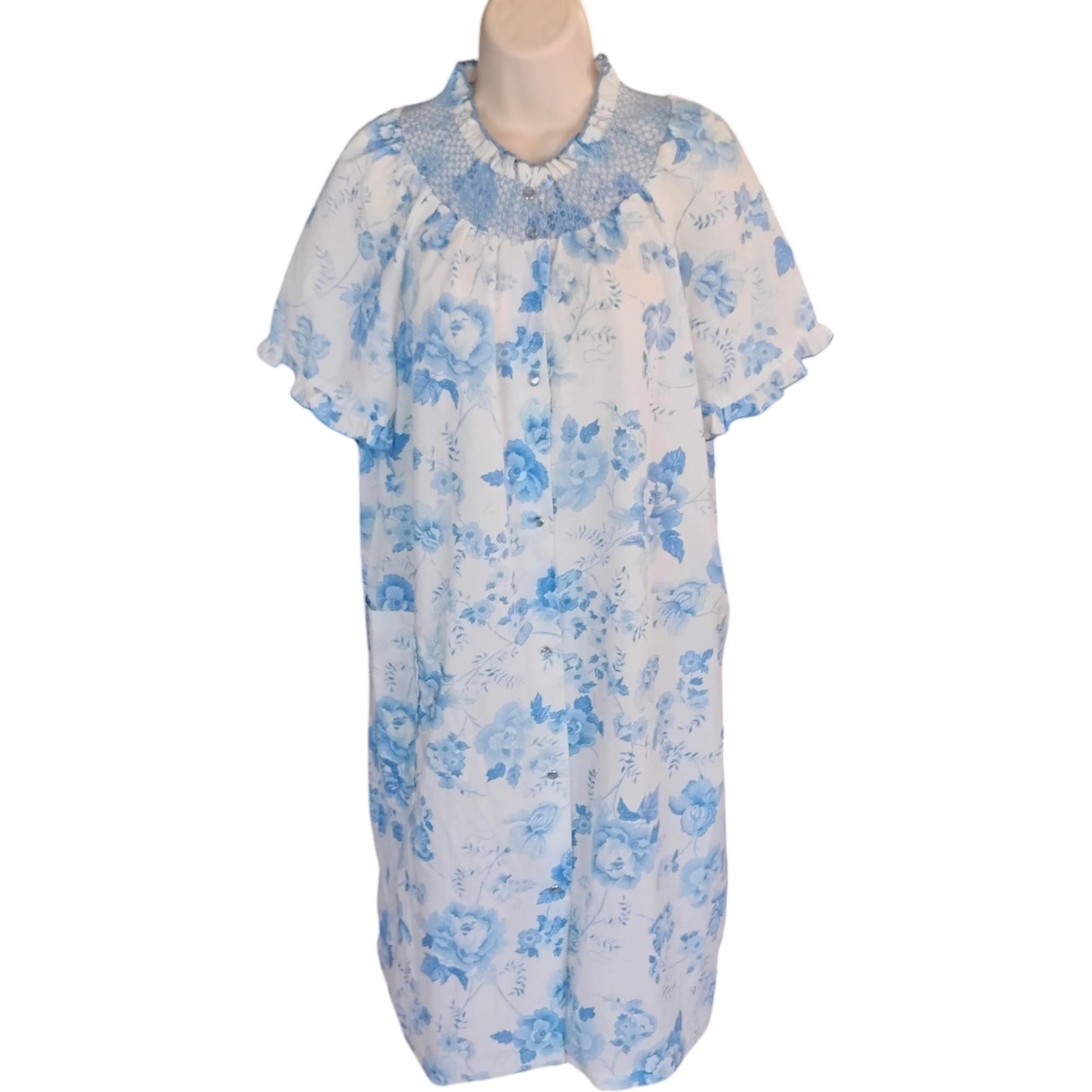 Dan-Ellen Gown Womens 38 L/XL Blue Floral Nightgown Chemise Short Sleeve Smocked
