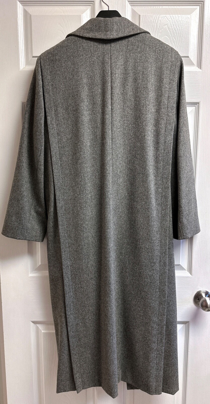Vintage Women’s Wellington Fashions „Featherlite” Long 100% Wool Coat 46″ Bust