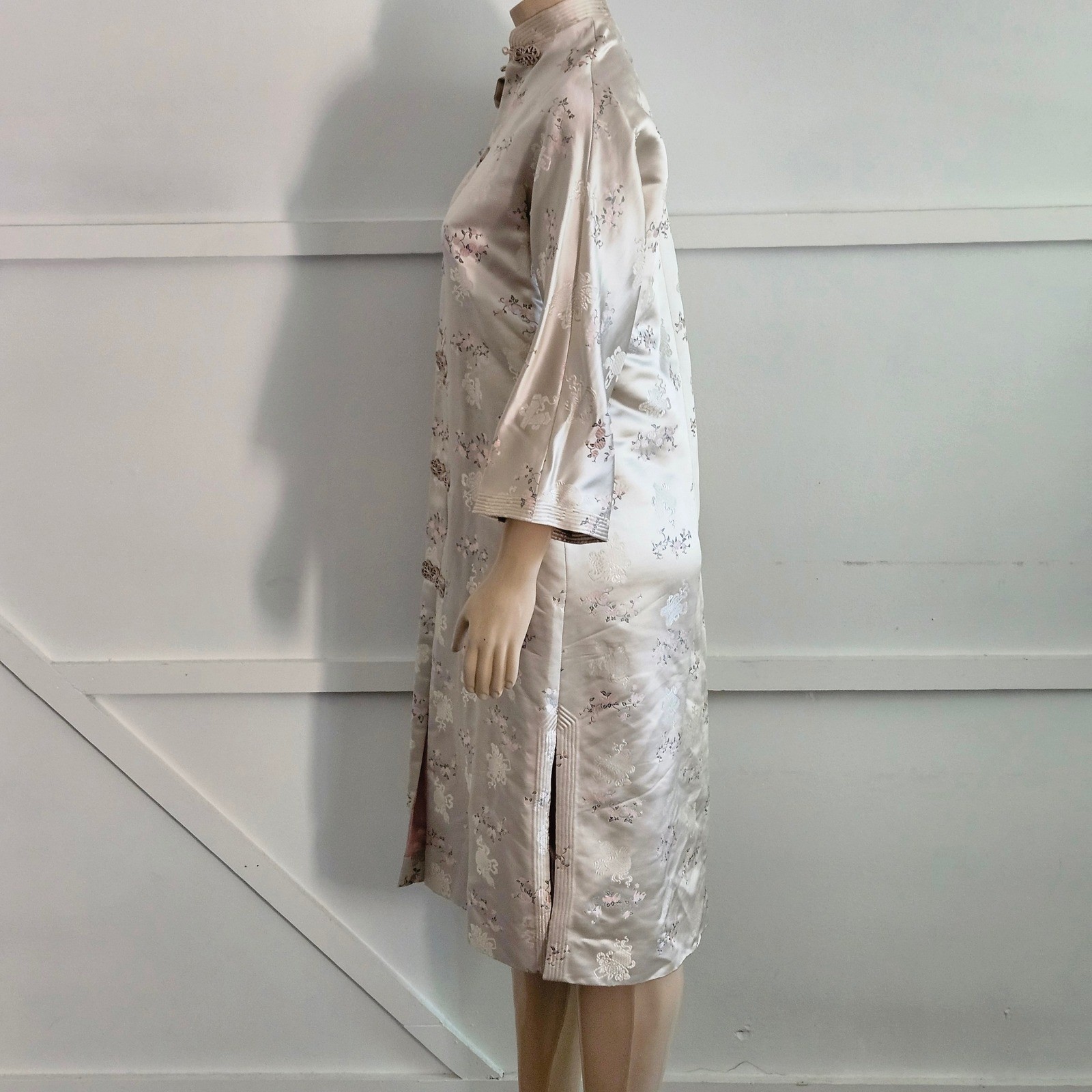 VTG British Crown Colony Champagne Satin Floral Crane Cheongsam Duster Robe Coat