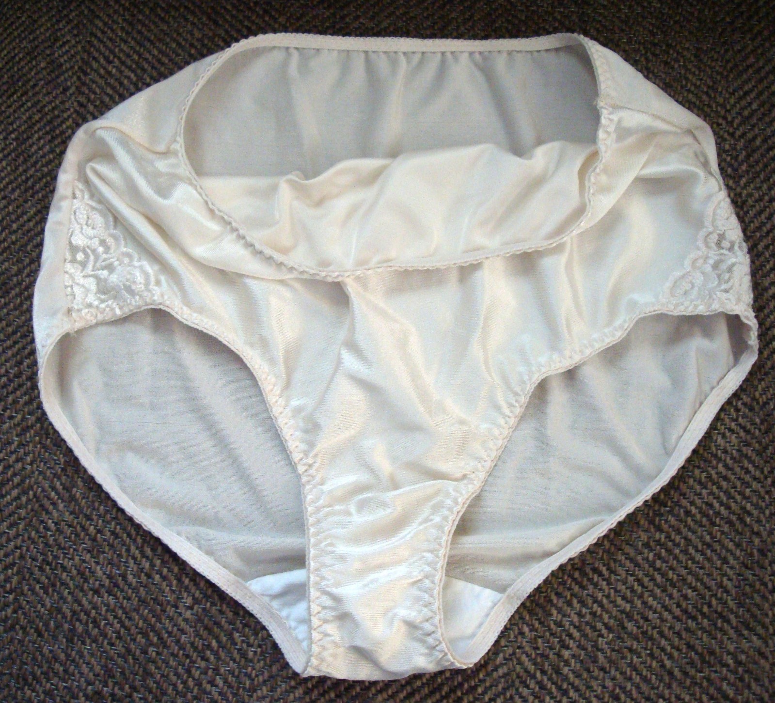Vintage Vanity Fair 7 L White Satin & Lace Brief Style # 13-074