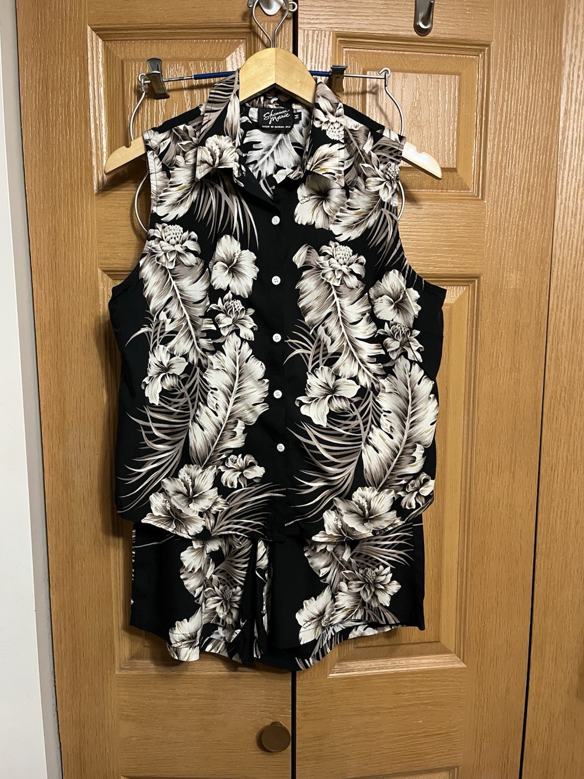 Vintage Shannon Marie Hawaiian 2PC Set Rayon Shirt Shorts Black Floral M USA