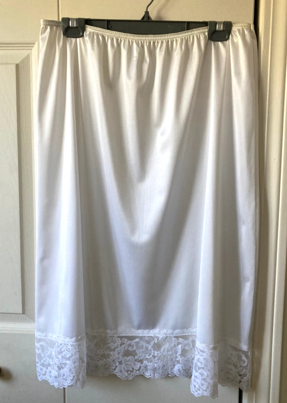 Preowned Vassarette Women’s Full Figure White Nylon Half Slip Style 11805 2XL 28