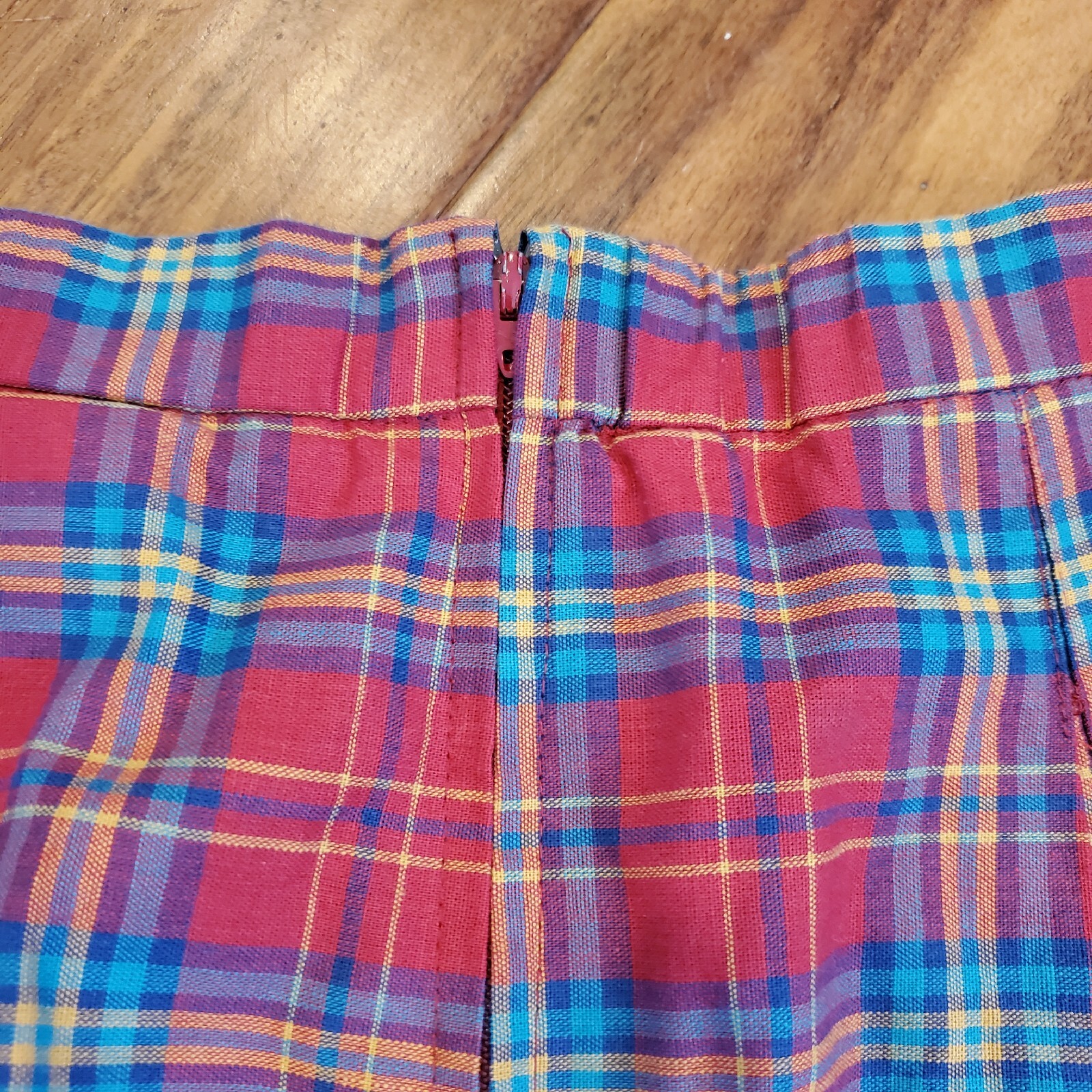 Vintage 90s Pleated Miniskirt Maroon Teal Medium 8/10 Highwaisted Schoolgirl