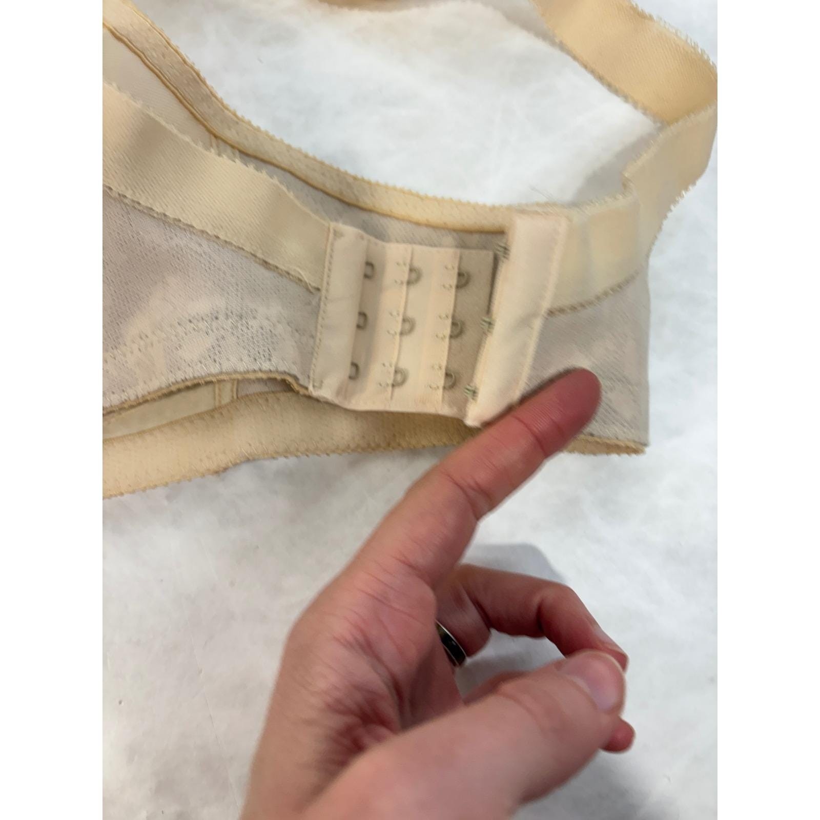 Vintage Montgomery Ward Lace Wireless Bra 38B Nude Tan Made in USA 11882 Retro