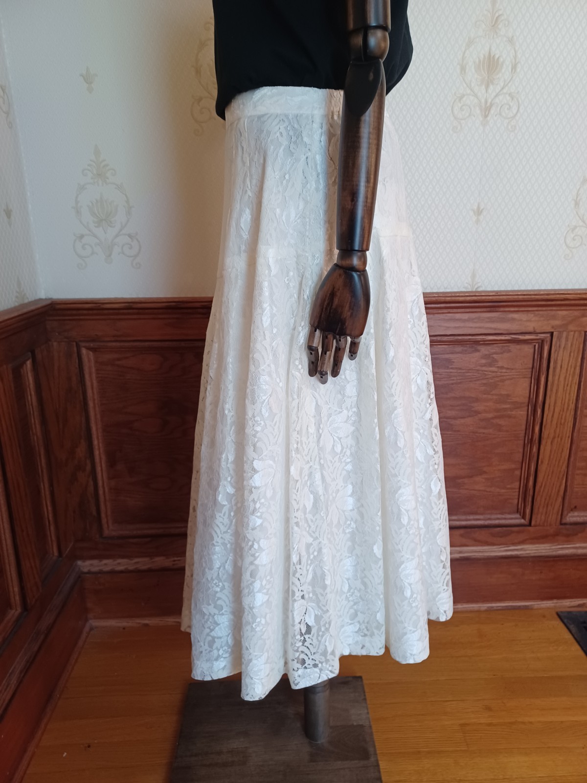 Vintage 1980s Marie St. Claire White Iridescent Lace Romantic Cottagecore Skirt