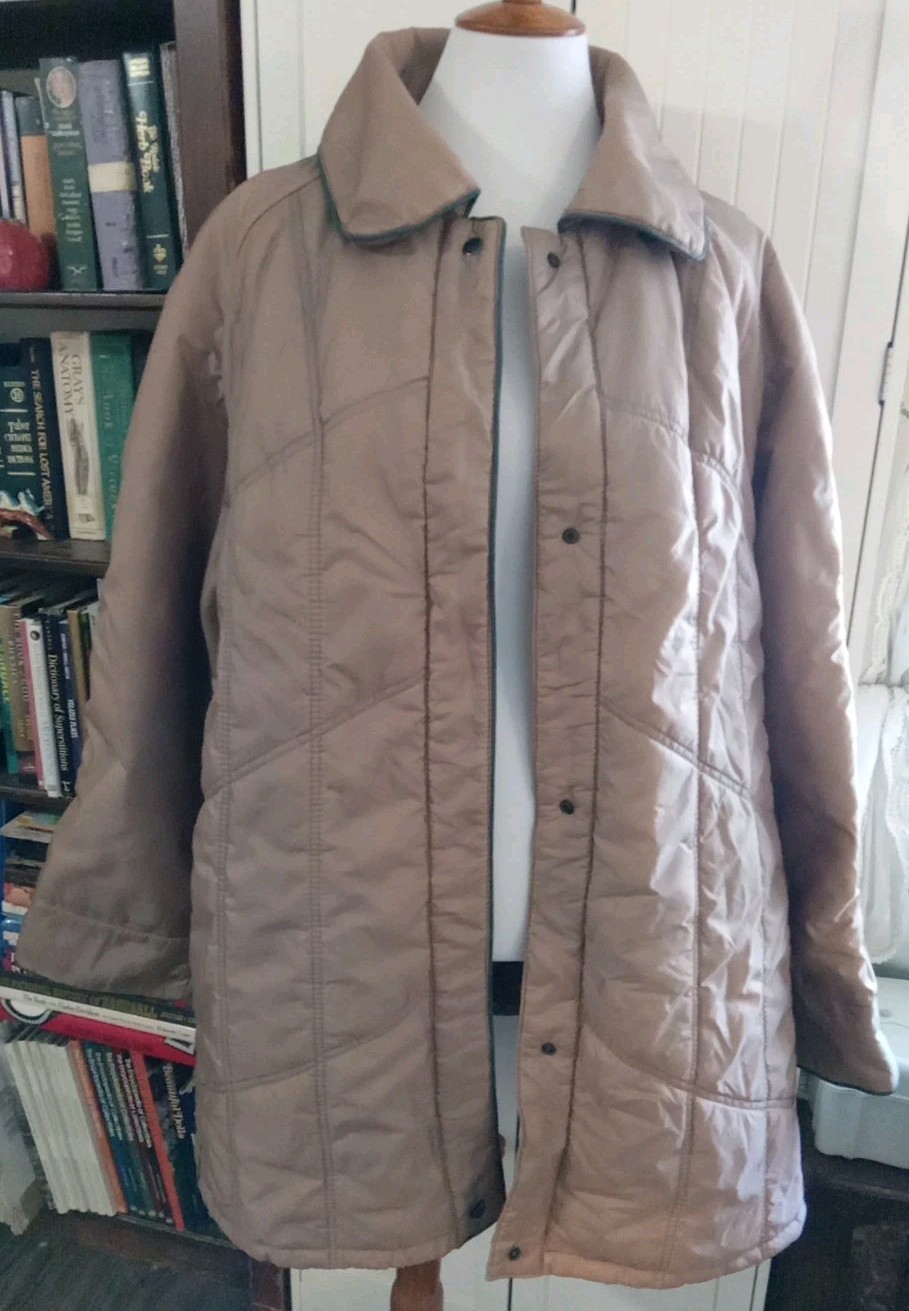 Vintage 1970s Excellent Asian Puff Jacket Taiwan R.O.C. Brown Piping 24WP Coat