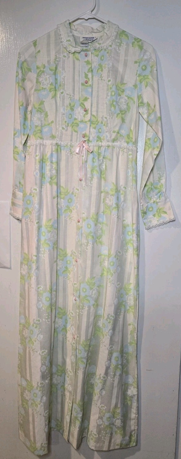 Vintage Berkleigh Junior Pink Nightgown Flounce Hem Size 9 Juniors Buttons Lace