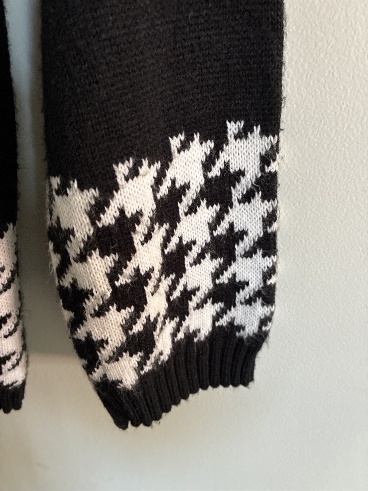 Vintage Black And White Houndstooth Sweater Womens 90s 100% Acrylic M Paper Tag