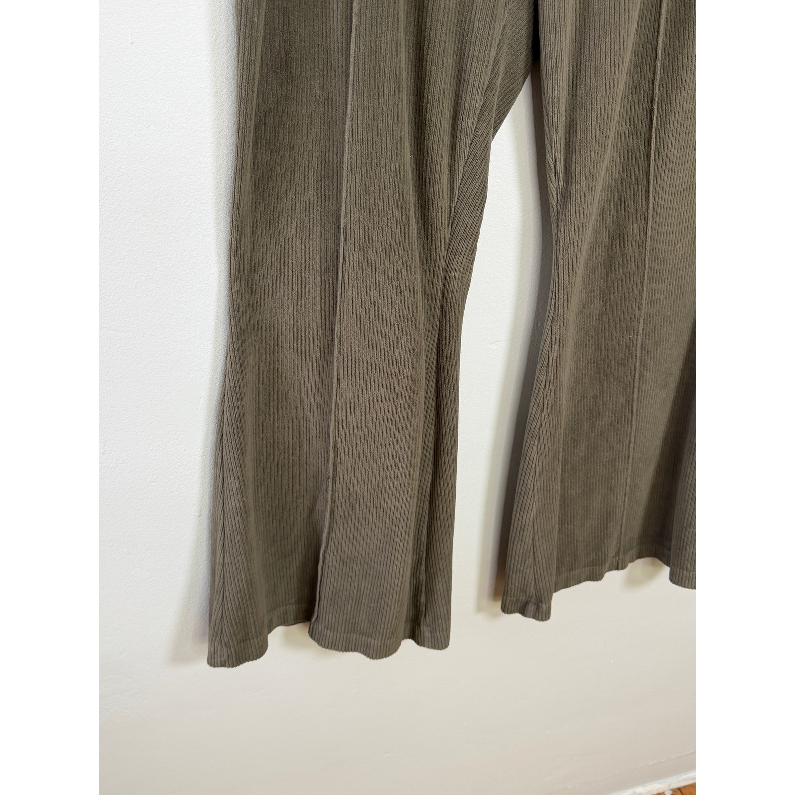 Aerie Rib Velour Flare Pants XL Olive Green Pull-On Stretch Retro Boho Groovy