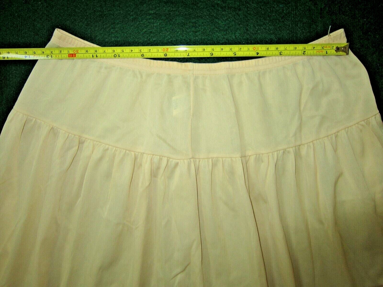 Vintage 70s VANITY FAIR NYLON Floral Lace Ruffle Chiffon Satin Silky Half Slip M