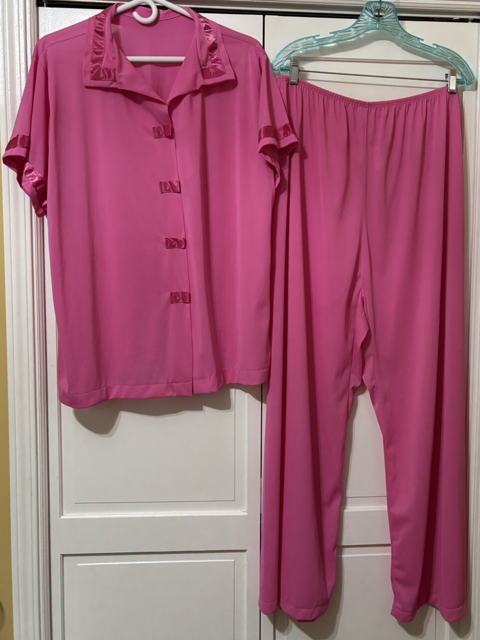 VINTAGE HENSON KICKERNICK DARK PINK SOFT NYLON PAJAMAS SHORT SLEEVE SIZE 46