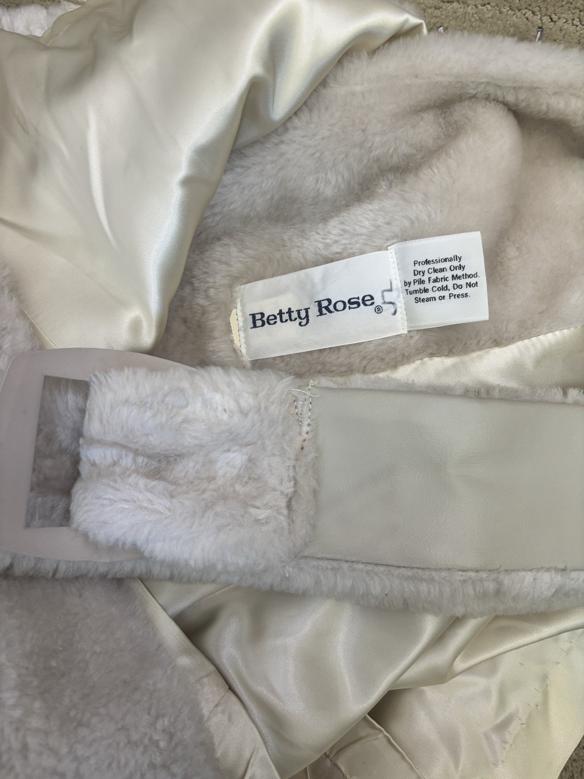 VTG Betty Rose ILGWU Union Made Beige Faux Fur Belted Coat Women’s