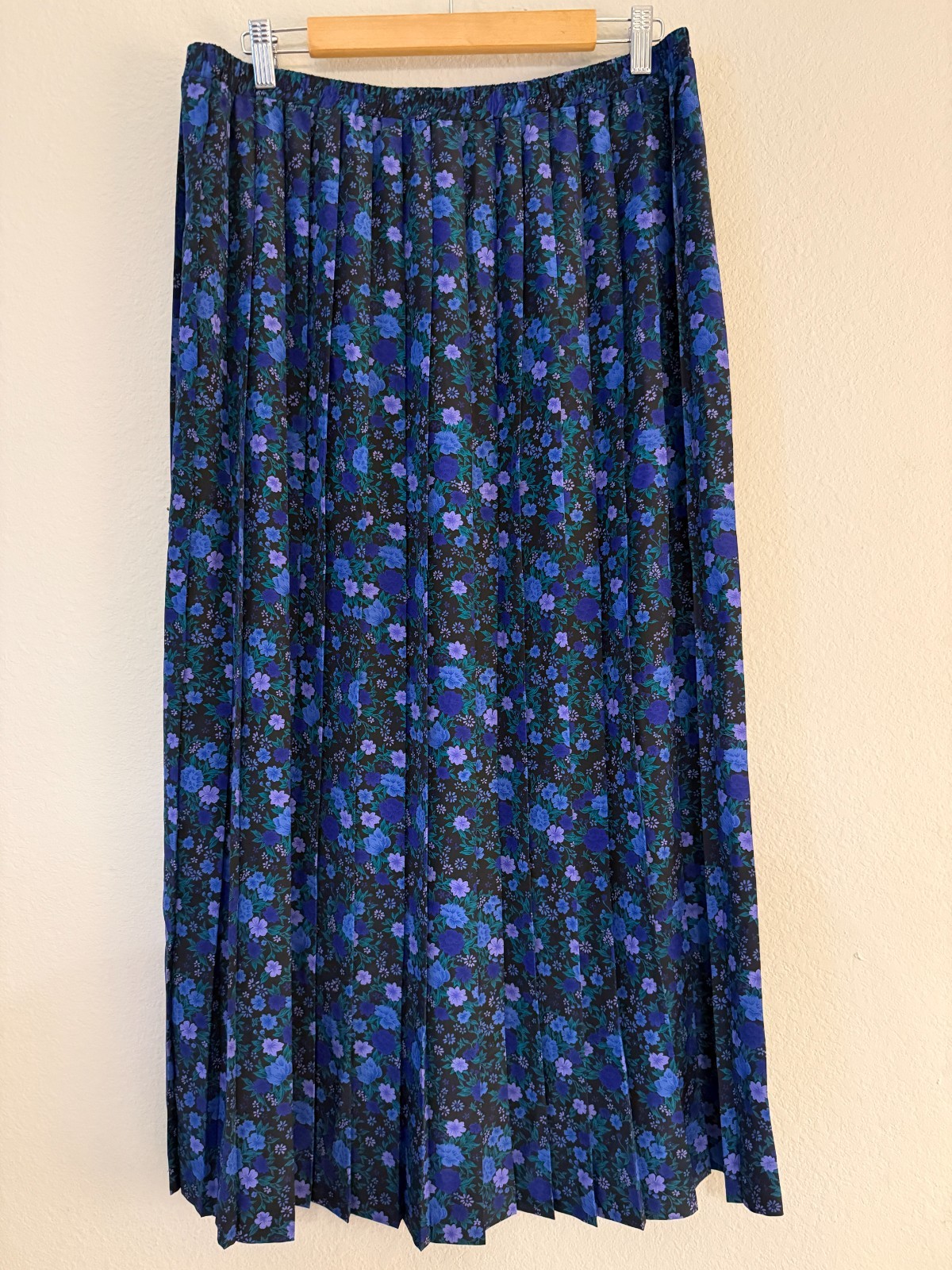 Vintage Leslie Fay Dark Floral Pleated Midi Elastic Waist Skirt Plus Size 16/18