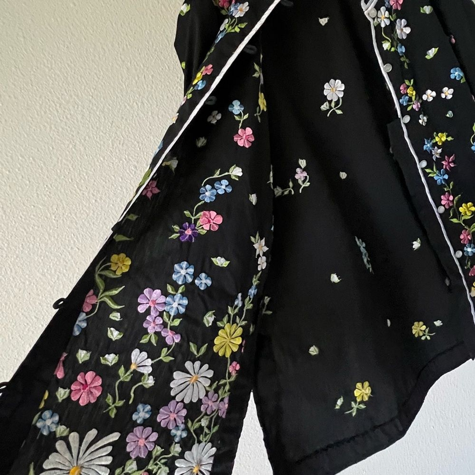 Chuchi San Diego Vintage Floral Garden Embroidered Black Jacket Size Small