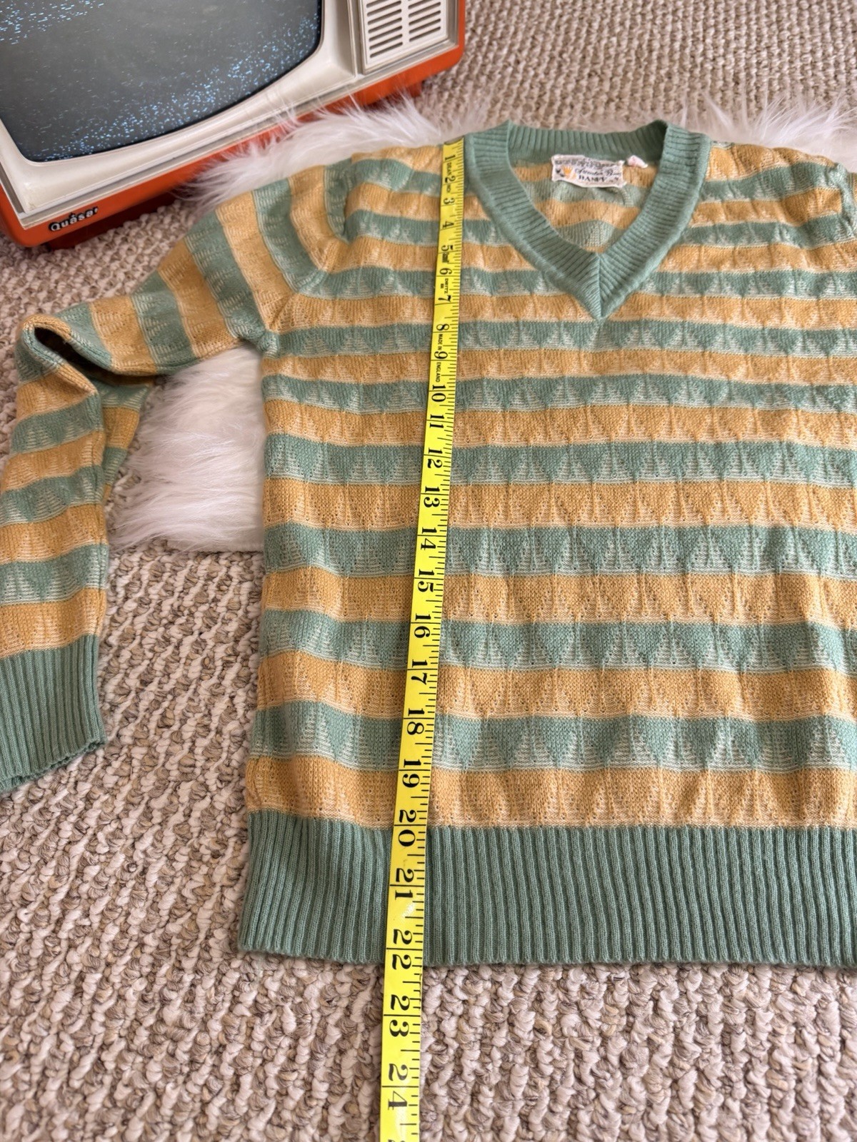 Vintage 60s 70s Banff Sweater Bee Women’s Acrylic V-Neck Striped Sweater S/M