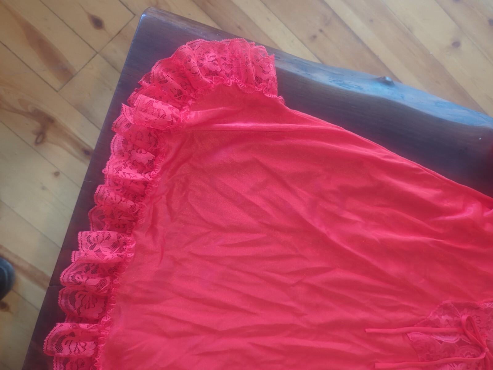 VINTAGE LADY CAMEO RED SIZE MEDIUM BABYDOLL NIGHTGOWN #39310 Peekaboo Retro