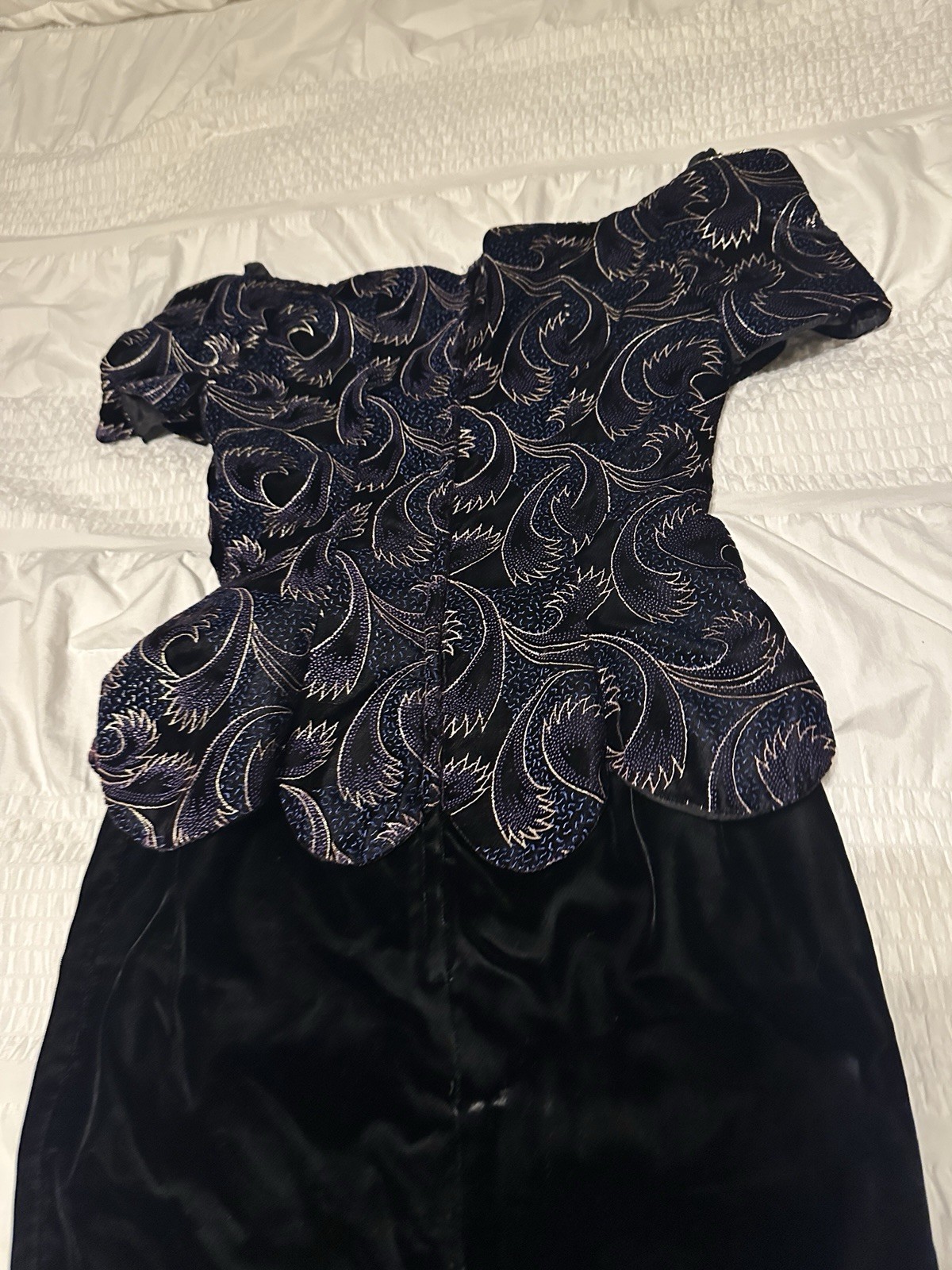 VINTAGE 80’s Velvet Peplum Scalloped Hem Pencil Dress Size 3/4 EUC