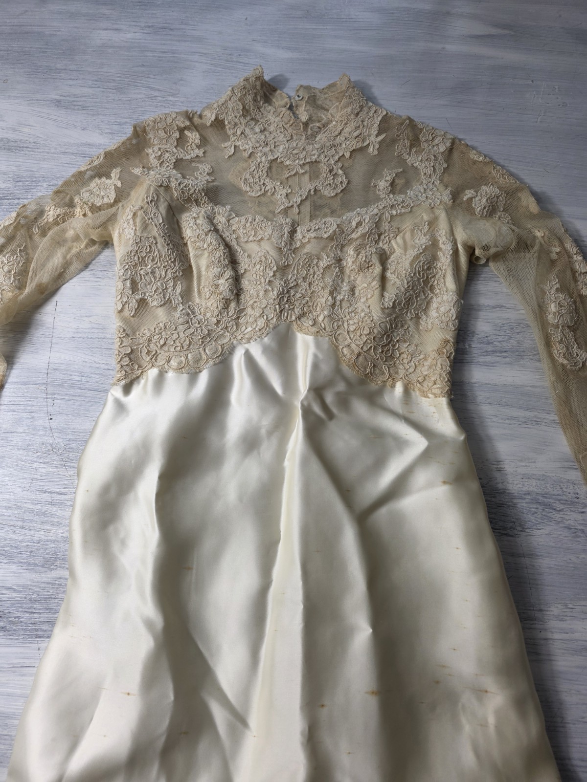 Vintage 1940s Bride Small Slipper Satin & Lace Wedding Dress Cathedral Train 40s