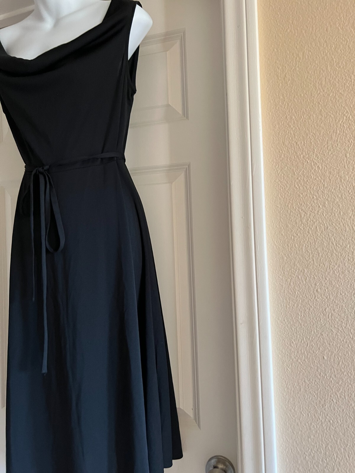 EXPRESS BLACK SLEEVELESS SIMPLE ELEGANT DRESS COWL NECK SZ 9/10 GORGEOS NEW