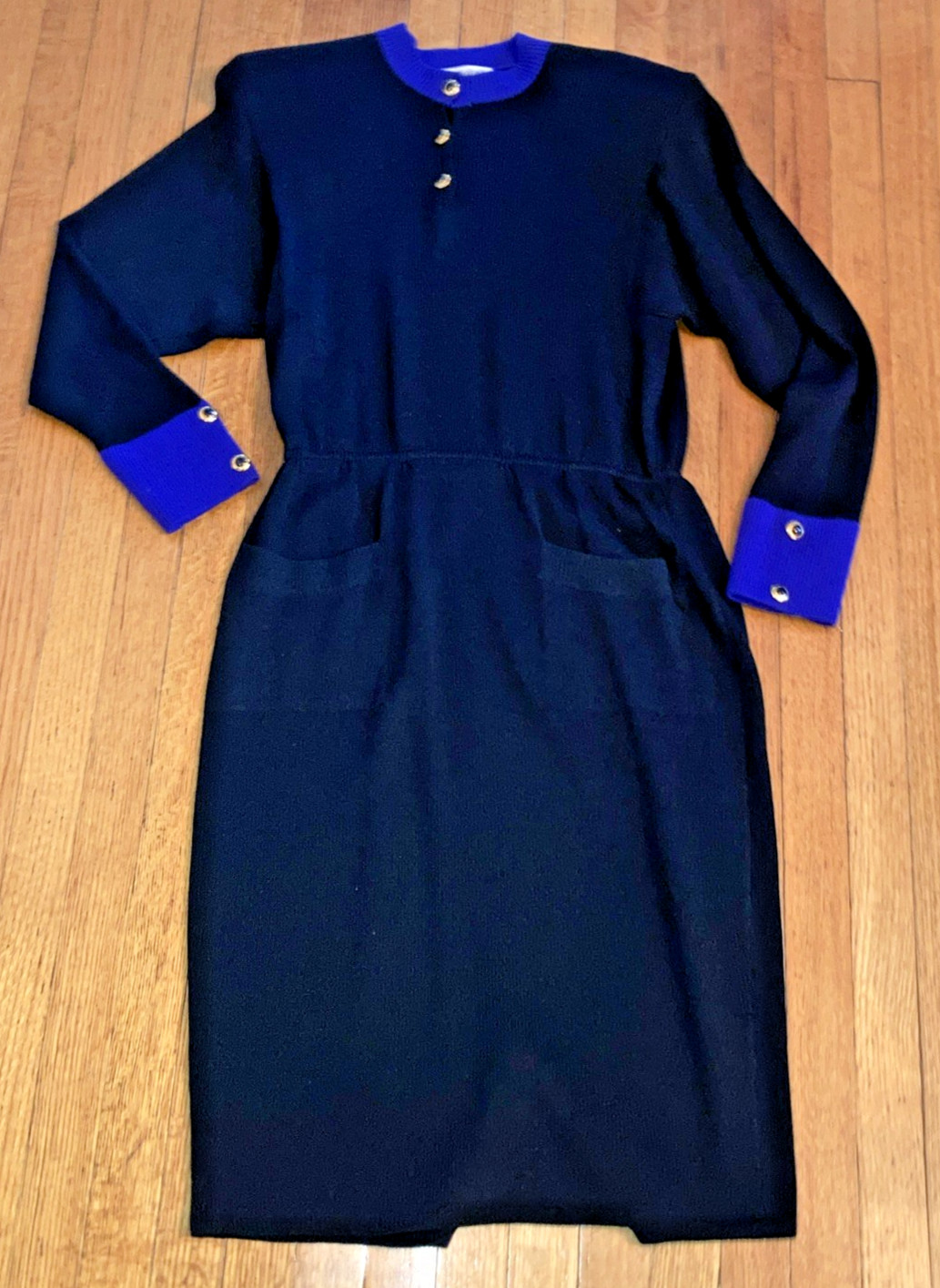 classic vintage St. John Marie Gray knit Santana Dress black / blue sz 6 pockets