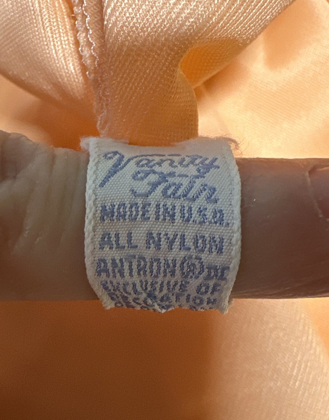 VTG Vanity Fair Antron Nylon Pillow Tab Half Slip~S~Apricot/Peach~ Lace Trim
