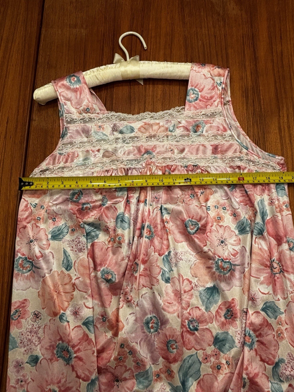 VTG Vanity Fair Floral Nightgown Size L Lace Trim Pink Made in USA Cottagecore