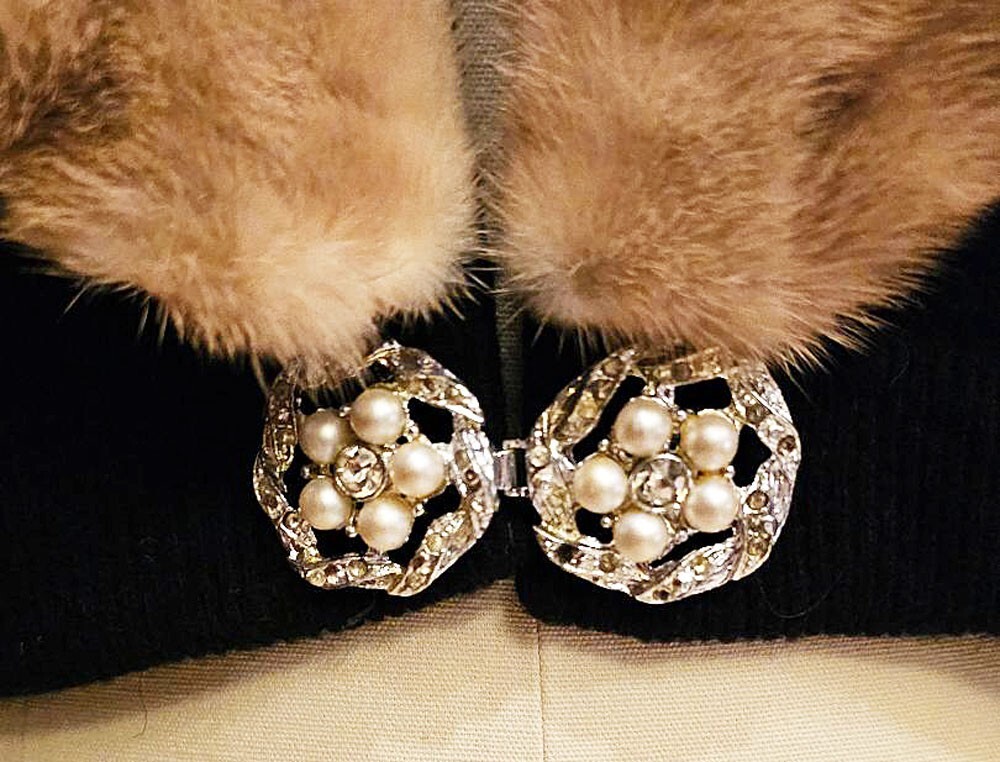 VINTAGE STYLED BY KHANDUR CASHMERE & MINK EVENING SWEATER PEARL RHINESTONE CLASP