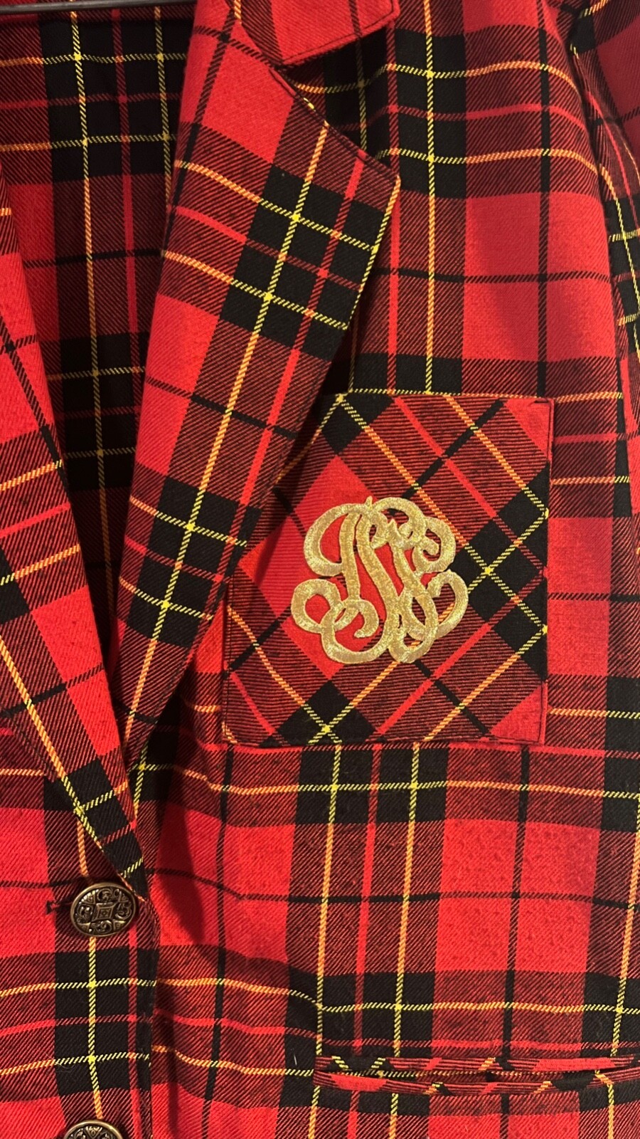 Tofy vintage blazer marked a size 4. Fits S/M but please check measurements.