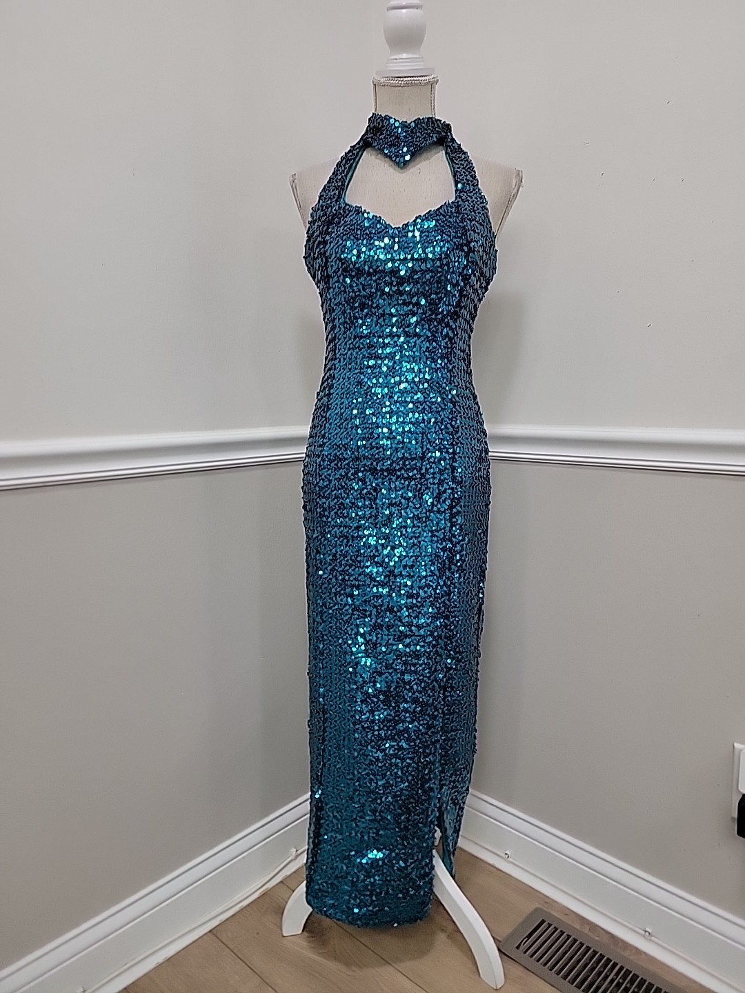 80s Turquoise Sequin Halterneck Evening Gown/Figure-Hugging Maxi Dress/ Cocktail