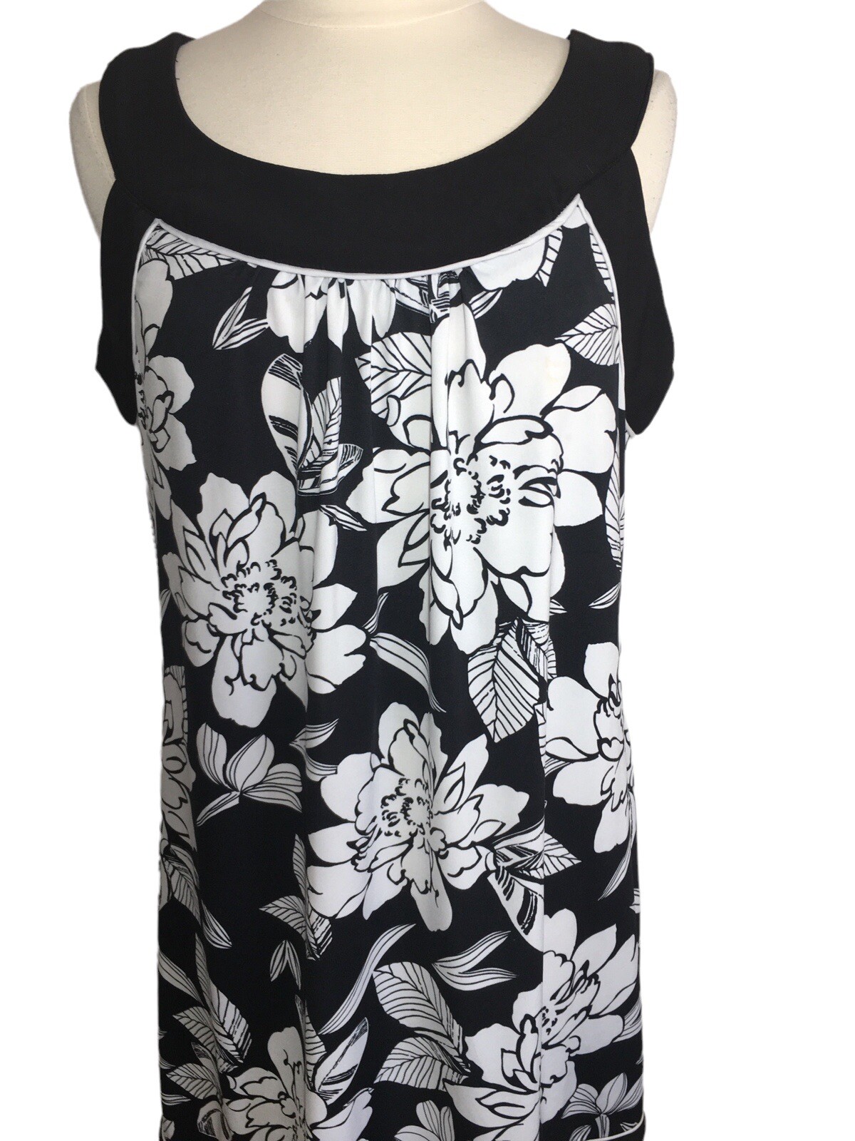 Vintage R & K Woman’s Size 14 Black & White Floral Dress Round Neck Sleeveless