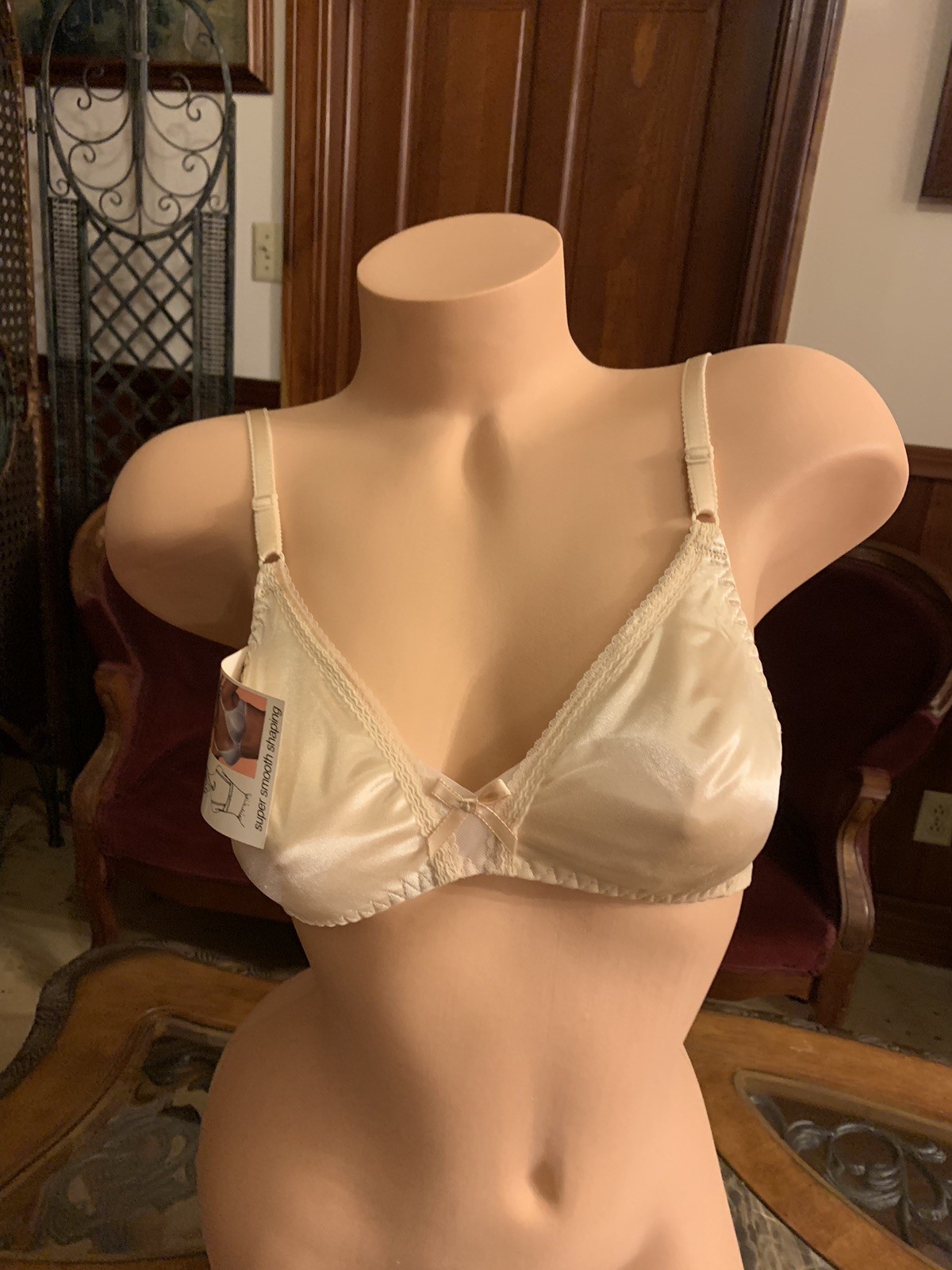 Vintage Bra Smooth Beige Lined Seamless Nude Polyester Adjustable 1970s NEW 34B
