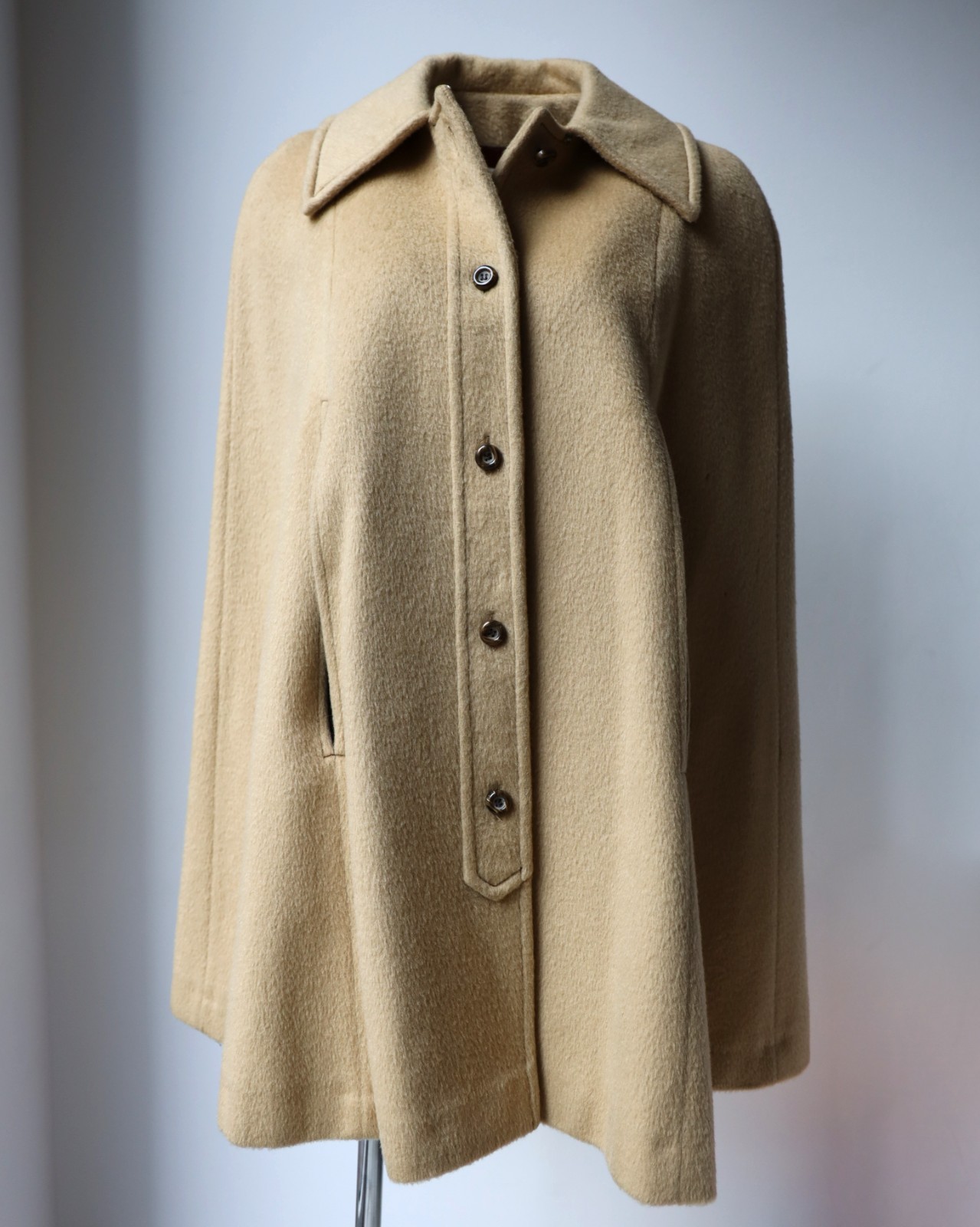 Vintage Pendleton Ladies Cape Coat Virgin Wool Tan – 1960s – Size 12 – Large
